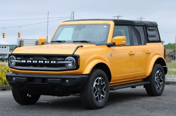 2021 Ford Bronco 4-Door Outer Banks's photo