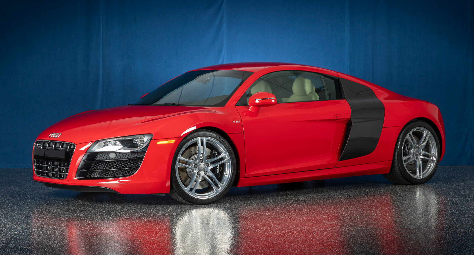 2010 Audi R8 5.2 quattro Manual's photo